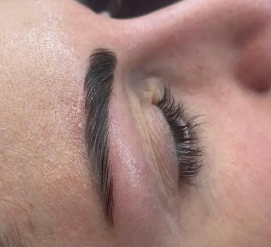 Beauté du regard : rehaussement de cils et sourcils